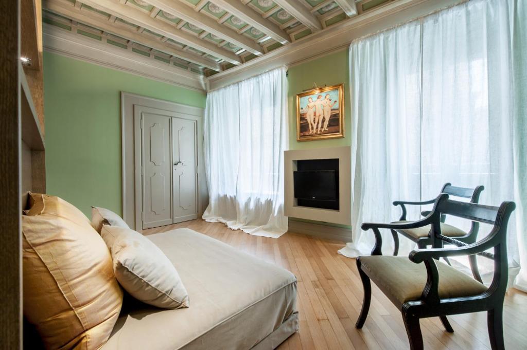 Raffaello Charmsuite Rome Room photo